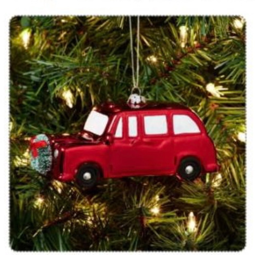 Wondershop Vintage Car With Wreath On Front  Ornaments